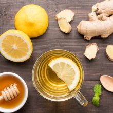 Infusión de jengibre con limón para combatir las comidas pesadas